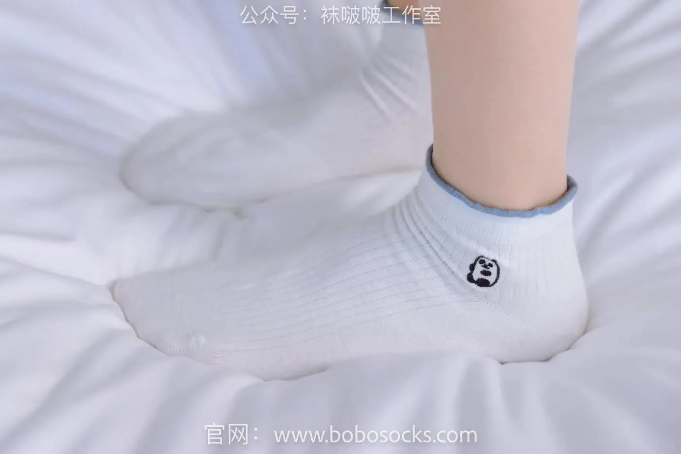 [BoBoSocks袜啵啵]NO.118 稚予-运动鞋、白棉袜、肉丝、踩小熊玩偶 [140P]插图1